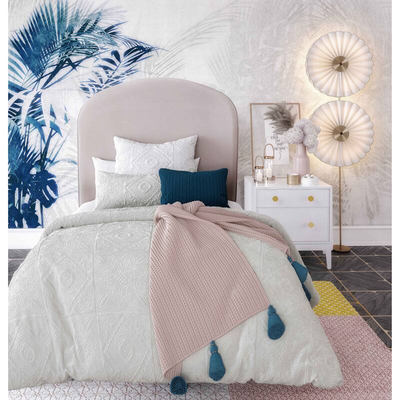 Carson Carrington Ytterhult Velvet Bed