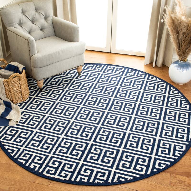 SAFAVIEH Handmade Flatweave Dhurries Oliga Modern Wool Rug - 7' Round - Navy/Ivory