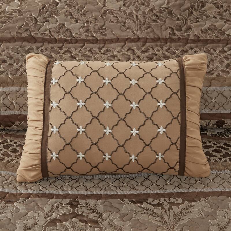 Madison Park Venetian Oversized 5-Piece Jacquard Bedspread Quilt Set with Matching Shams and Embroidered Throw Pillows