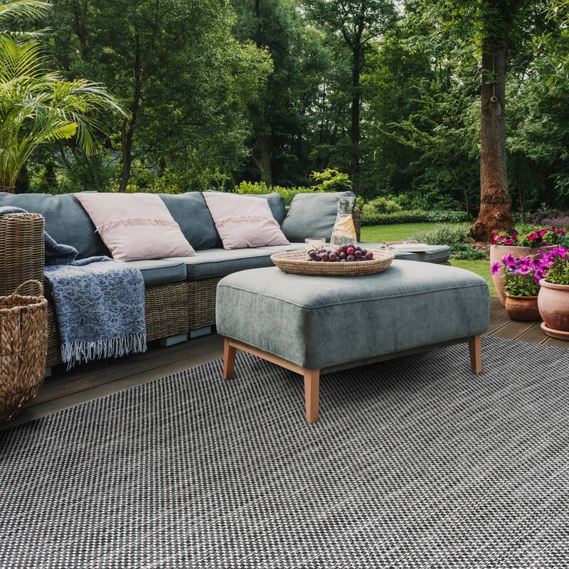 SAFAVIEH Courtyard Jonell Indoor/ Outdoor Patio Backyard Rug