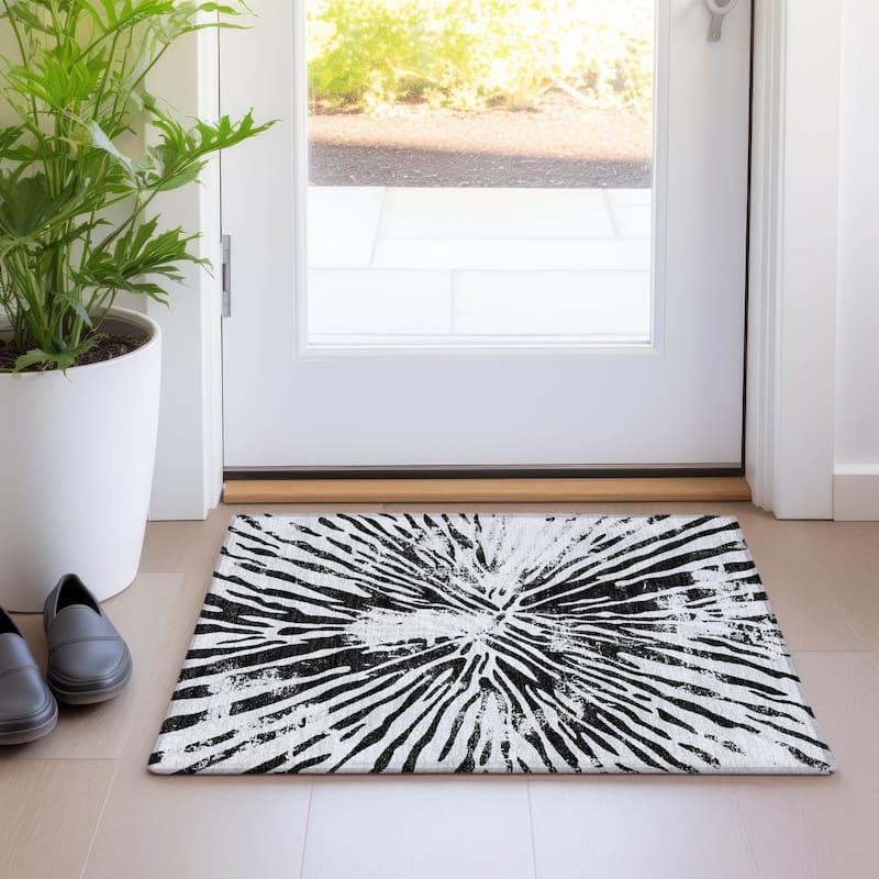 Machine Washable Indoor/ Outdoor Chantille Contemporary Burst Rug