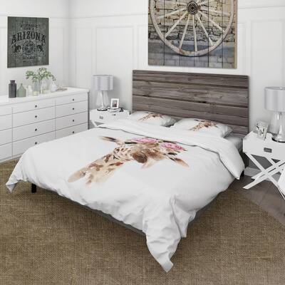 Designart 'Portrait of A Giraffe With Flowers I' Farmhouse Duvet Cover Set