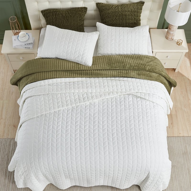 Wonderful Jacquard Quilt Set 3-Piece for All Seasons
