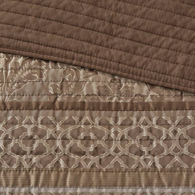 Madison Park Venetian 6 Piece Jacquard Quilt Set with Throw Pillows