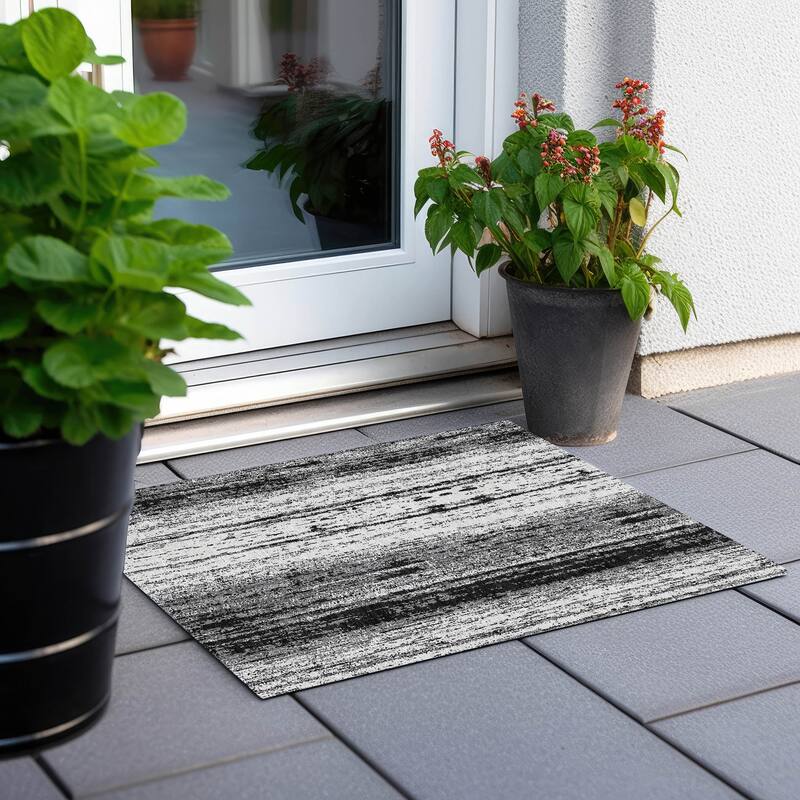 Machine Washable Indoor/ Outdoor Chantille Ombre Stripes Rug - Black - 1'8" x 2'6"