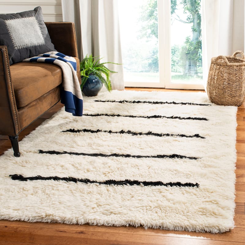 SAFAVIEH Hand-knotted Kenya Henriette Southwestern Tribal Wool Rug - 10' x 14' - Ivory/Black