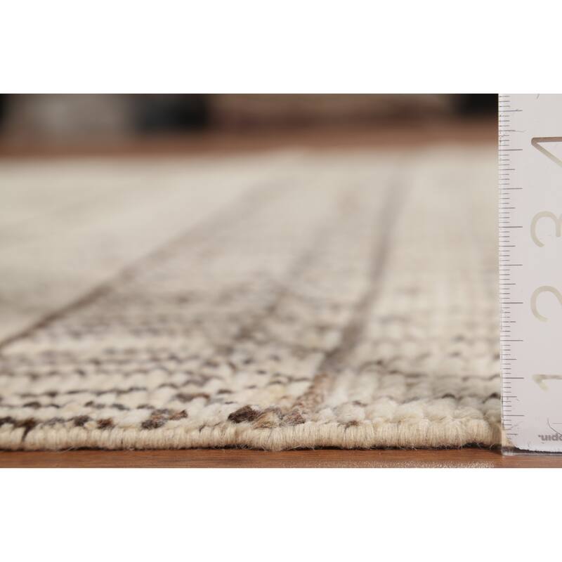 Beige / Ivory Moroccan Style Area Rug Handmade Wool Carpet - 6'8"x 11'0"