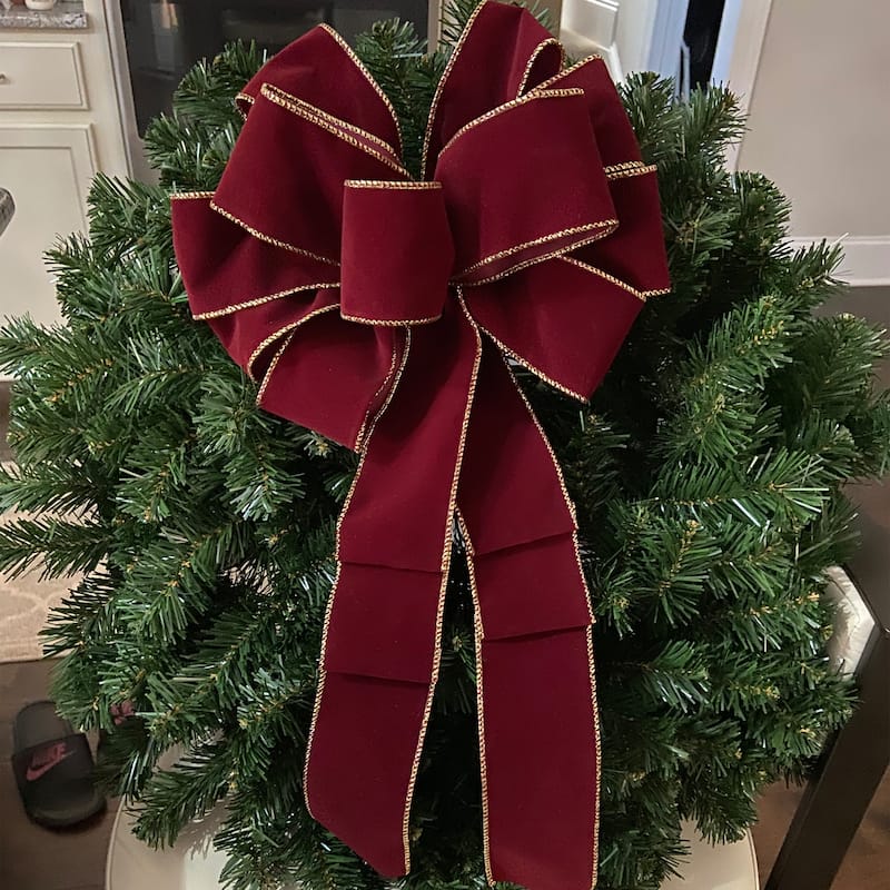 Deluxe Windsor Full Pine Artificial Christmas Wreath - 24-Inch Unlit - 24"