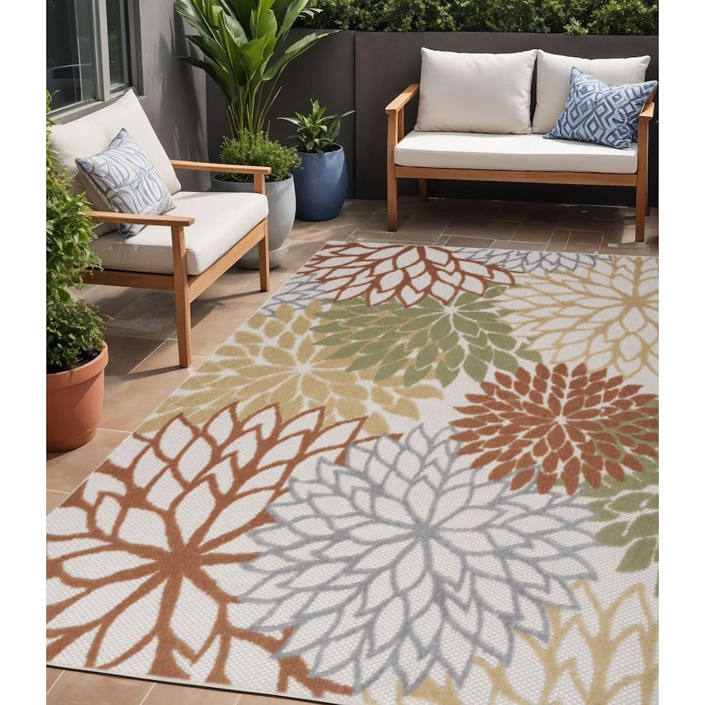HomeRoots Contemporary Rectangle Outdoor Rug - 5' X 7'