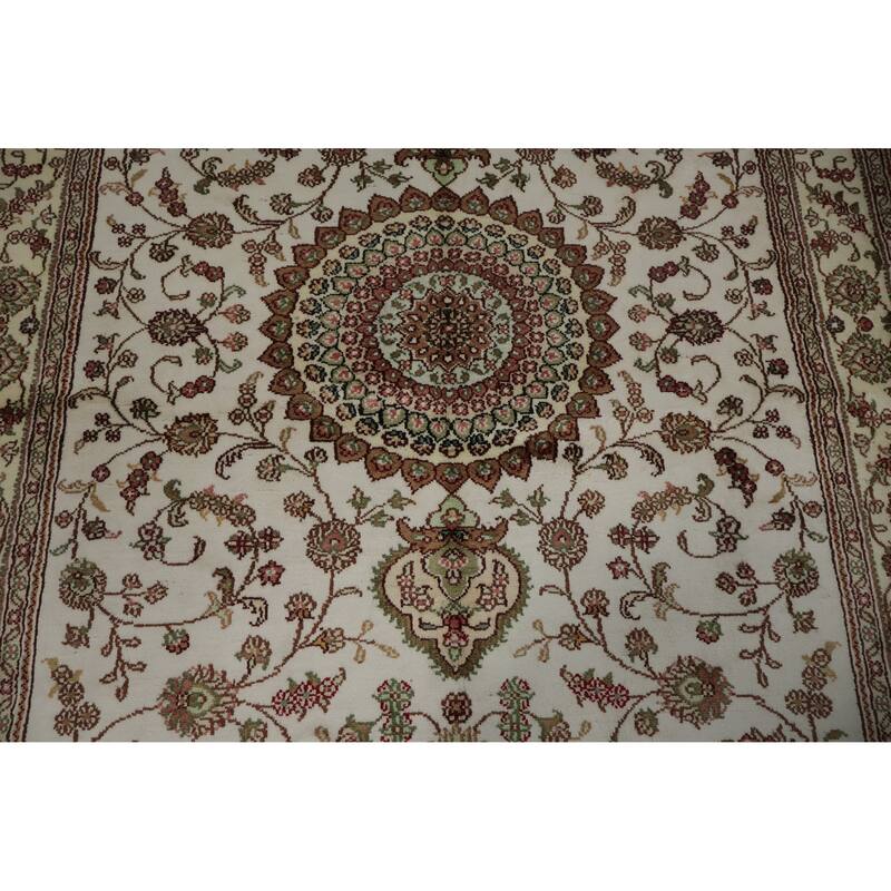 Hand Knotted Oriental 100% Silk Carpet Traditional Floral Beige & Ivories Kashmir Area Rug - 6' 0'' X 4' 0''