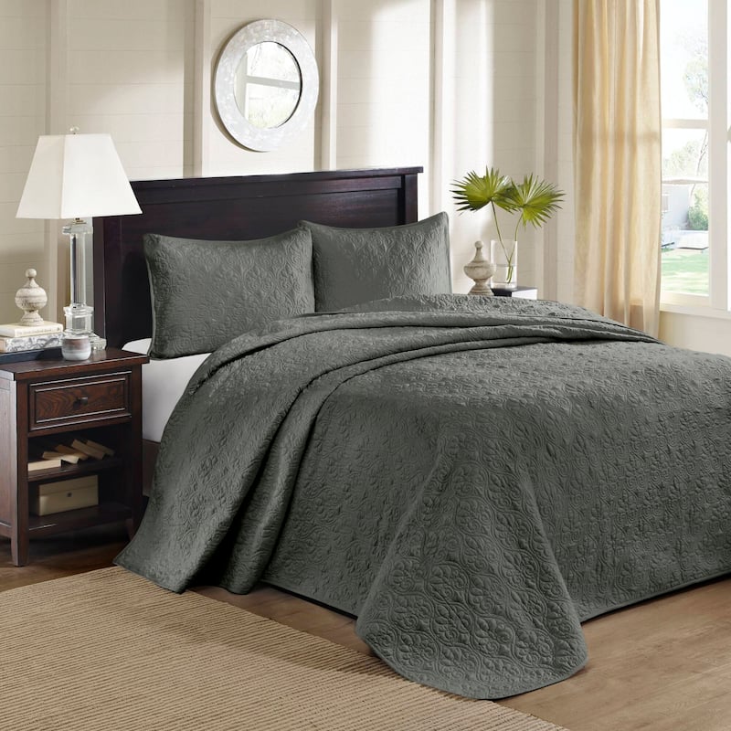 Madison Park Mansfield Reversible Oversized 3-piece Solid Texture Bedspread Quilt Set with Matching Shams