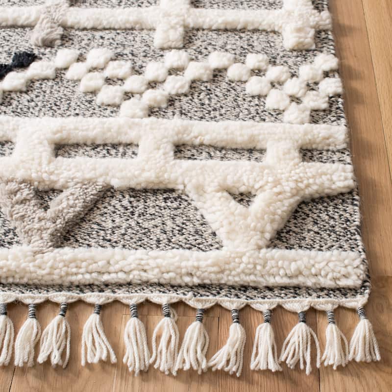 SAFAVIEH Hand-Knotted Casablanca Shag Tsung Tribal Wool Rug