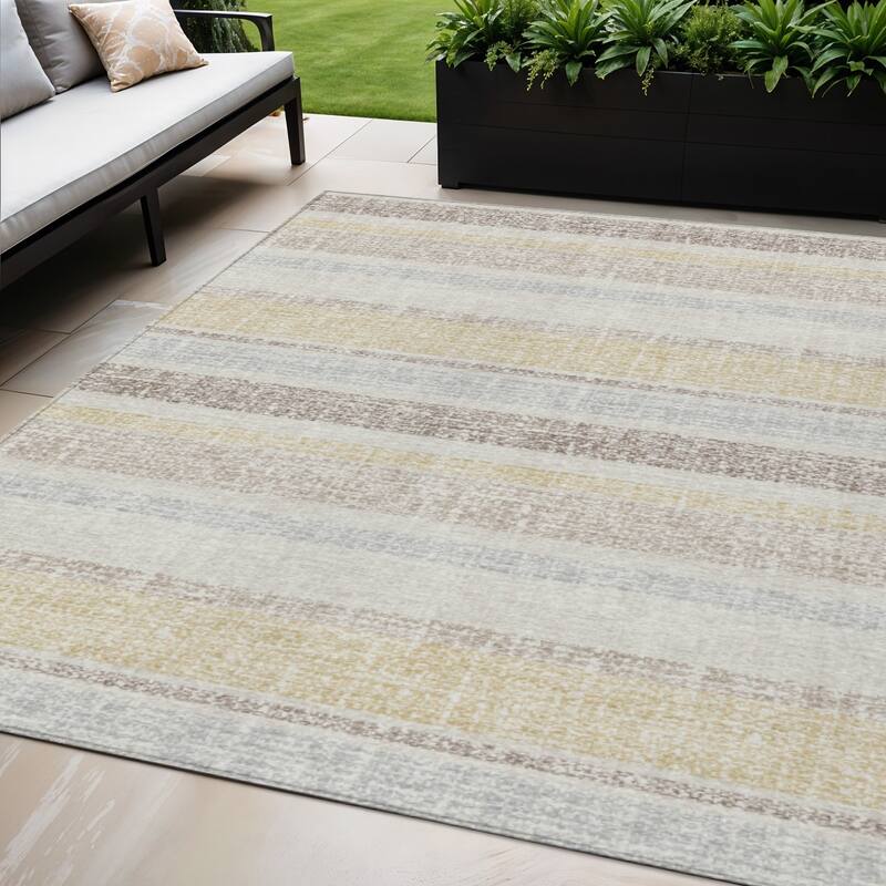 HomeRoots Striped Transitional Rectangle Outdoor Rug - 5' X 8'