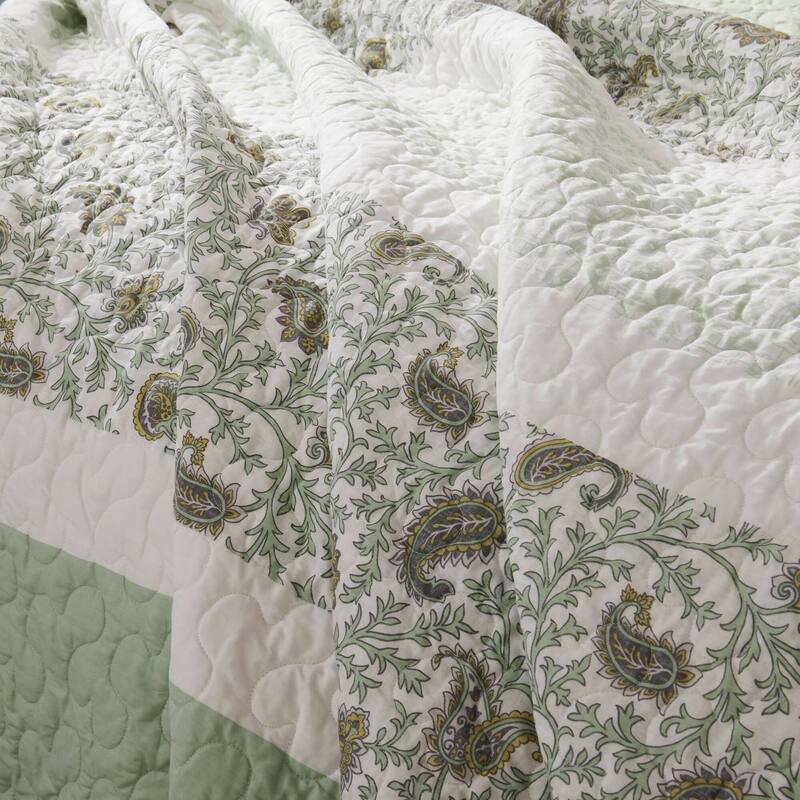 Madison Park Vanessa 6 Piece Cotton Percale Quilt Set with Throw Pillows