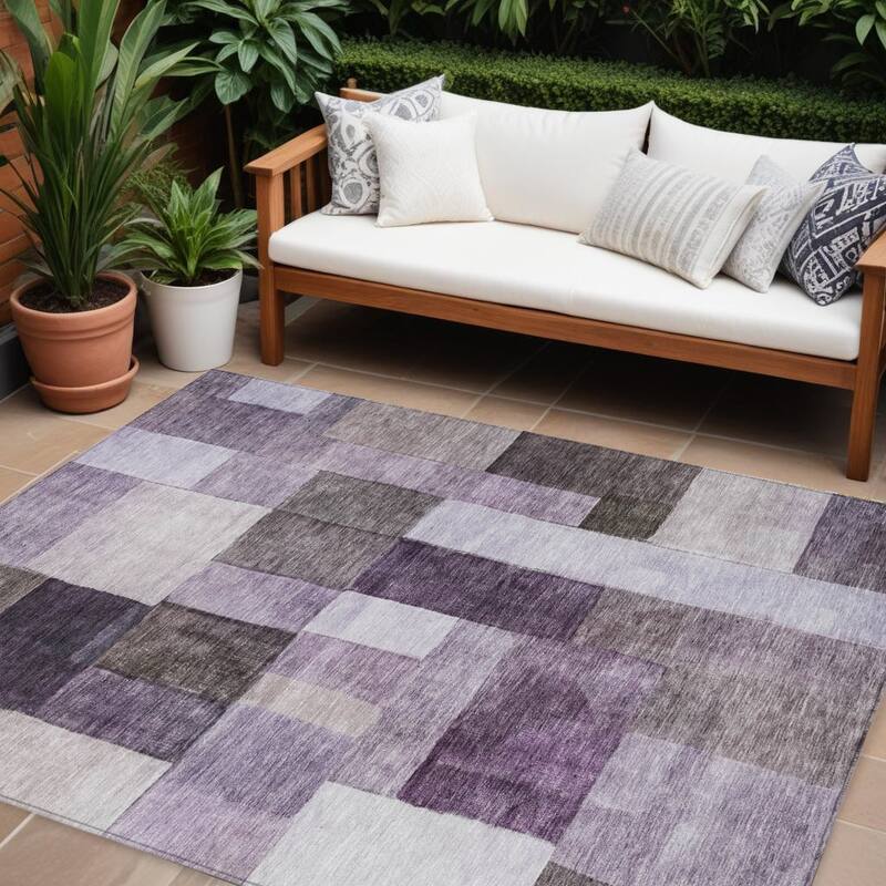 HomeRoots Geometric Transitional Rectangle Outdoor Rug - 8' X 10'