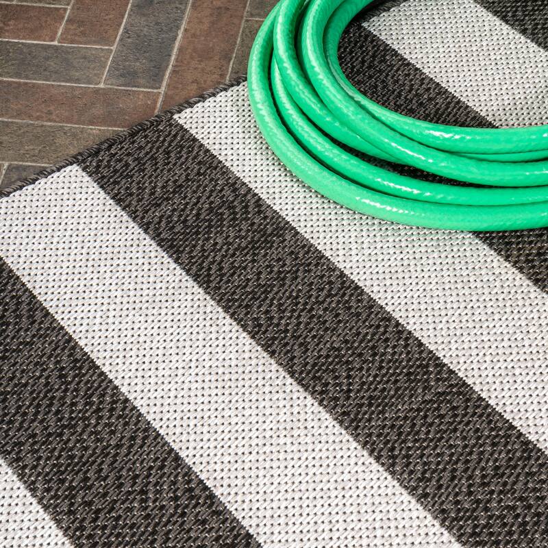 JONATHAN Y Vinales Two-Tone Wide Stripe Indoor/Outdoor Area Rug