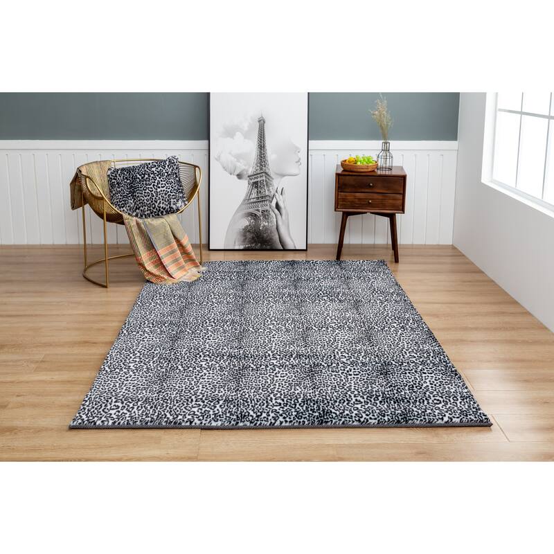 Faux Collection Leopard Print 5x7 Area Rug - 5' X 7'