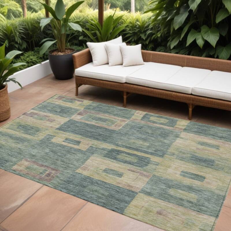 HomeRoots Geometric Transitional Rectangle Outdoor Rug - 8' X 10'