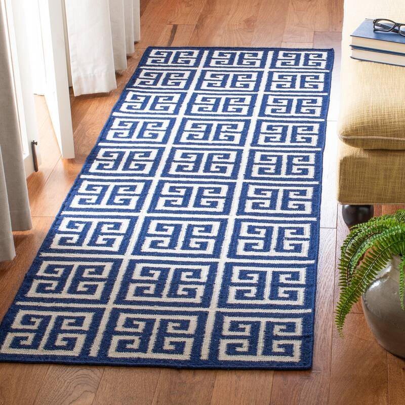 SAFAVIEH Handmade Flatweave Dhurries Oliga Modern Wool Rug - 2'6" x 9' Runner - Navy/Ivory