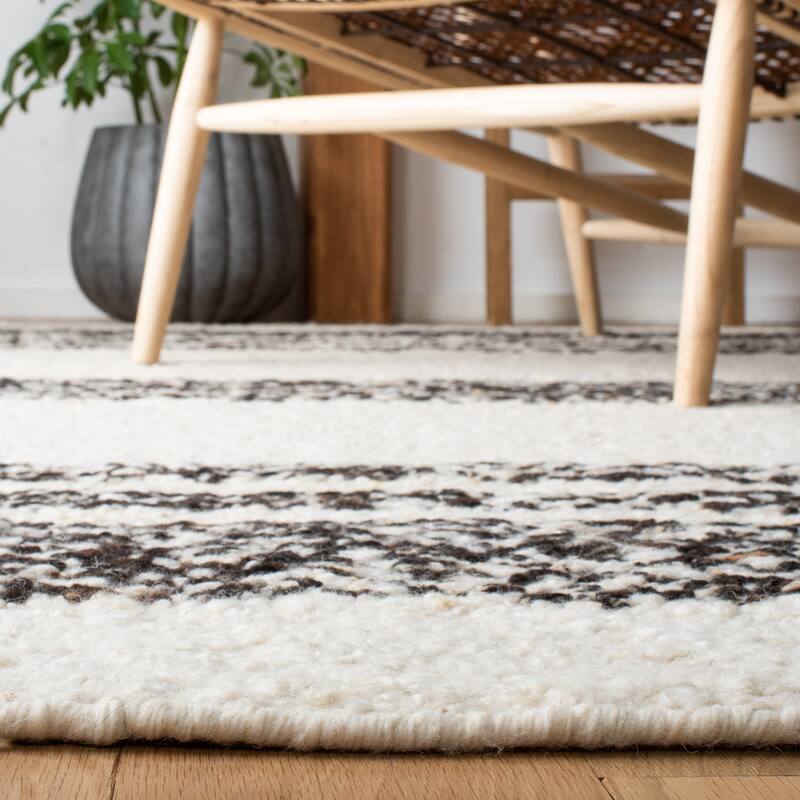 SAFAVIEH Handmade Natura Sanae Stripe Wool Rug