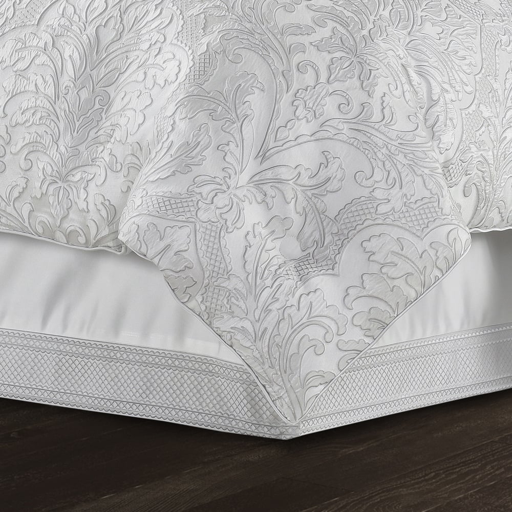J. Queen New York Brunello Comforter Set