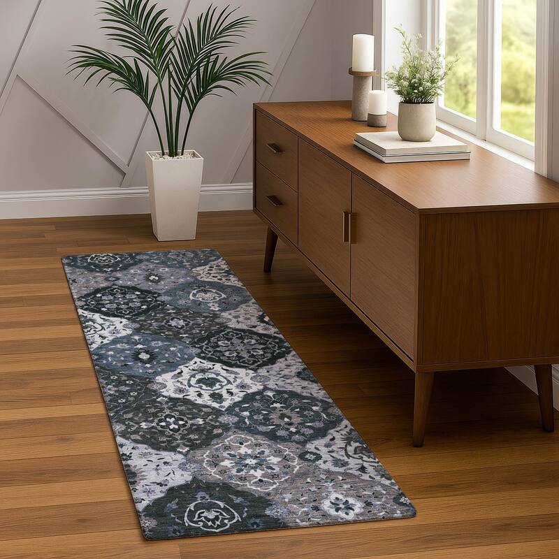 Machine Washable Indoor/ Outdoor Traditional Panel Chantille Rug