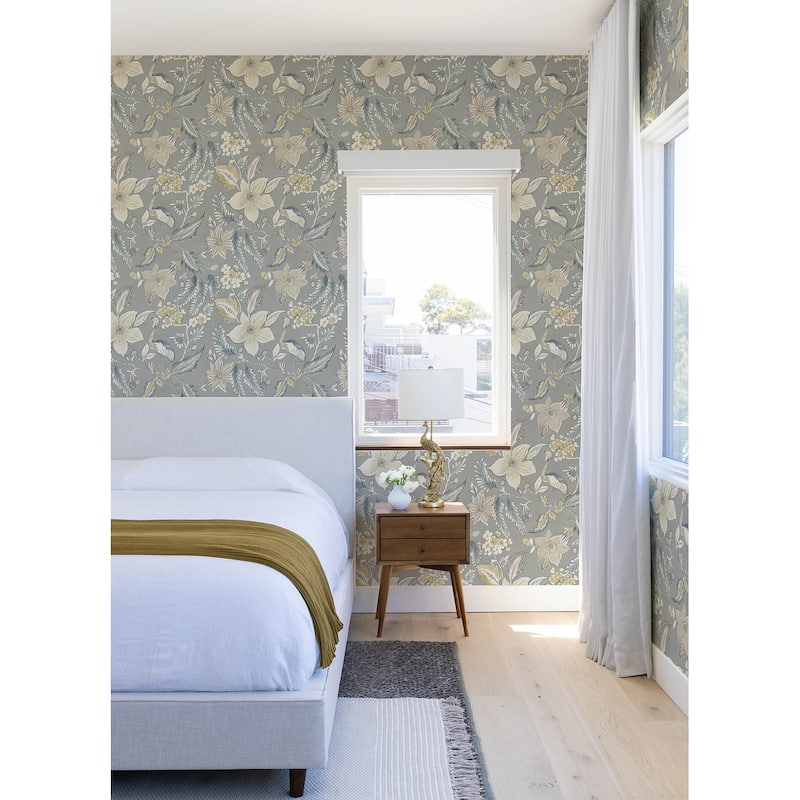 Scott Living Crestwood Grey Crowned Crane Wallpaper