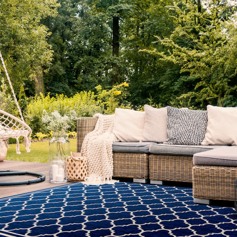 SAFAVIEH Courtyard Kristelle Indoor/ Outdoor Waterproof Patio Backyard Rug