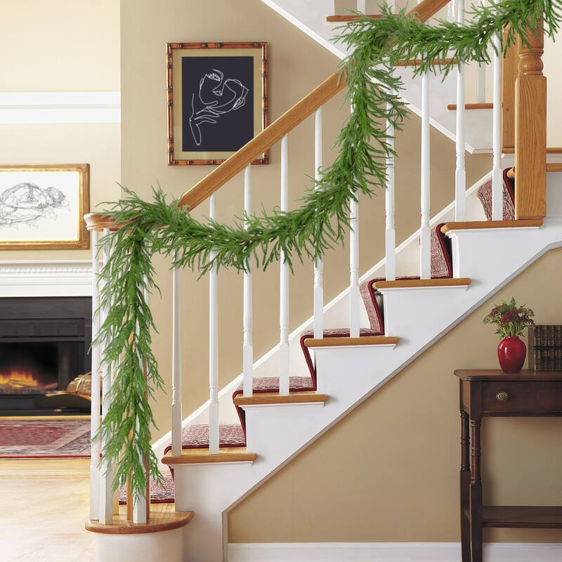 Puleo International 9 ft. x 10 in. Soft PE Garland - Green