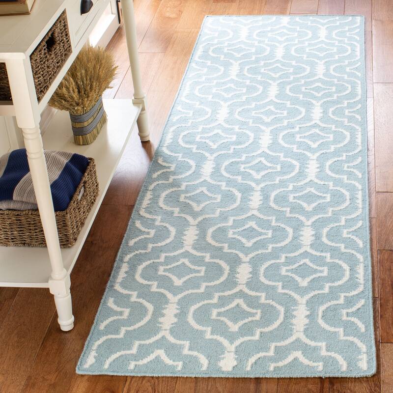 SAFAVIEH Handmade Flatweave Dhurries Lamprini Modern Moroccan Wool Rug - 2'6" x 8' Runner - Light Blue/Ivory