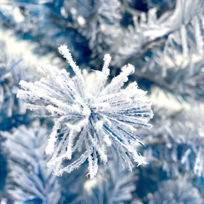 Pre-Lit 6FT Snow-Flocked Christmas Tree with 300 LED Lights, Winter Wonderland Design, and 750 Branch Tips
