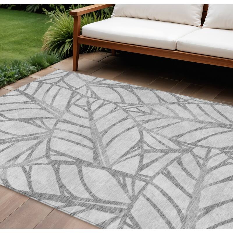 HomeRoots Floral Transitional Rectangle Outdoor Rug - 8' X 10'