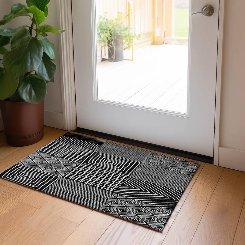 Machine Washable Indoor/ Outdoor Geo Patchwork Chantille Rug - Black - 1'8" x 2'6"