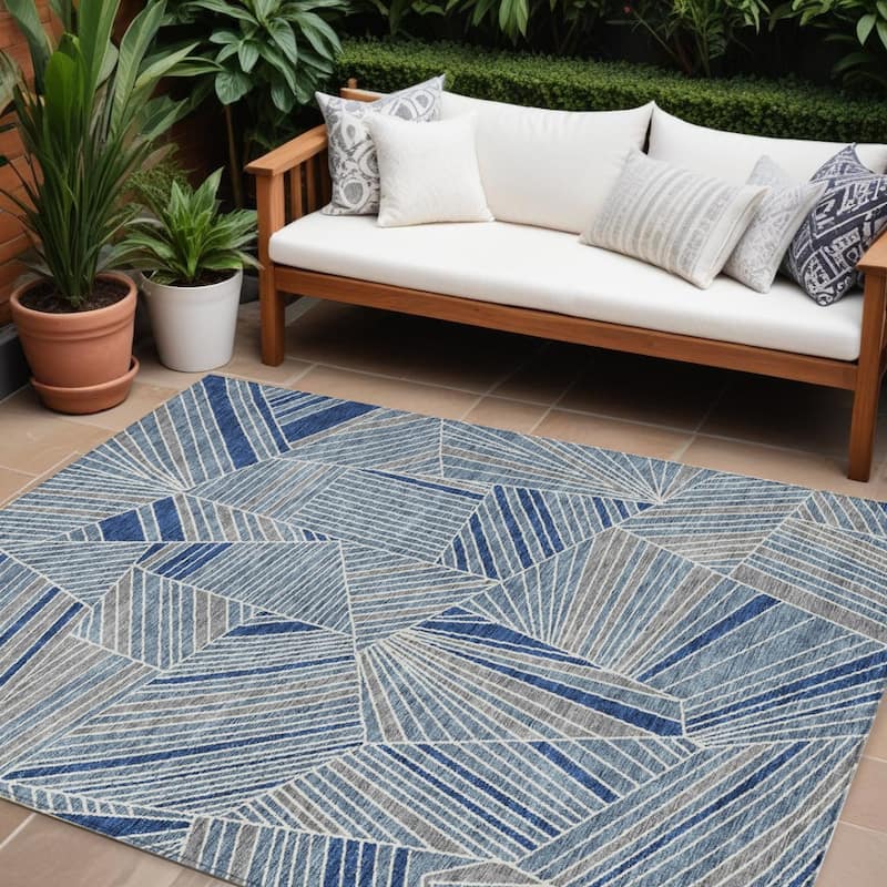 HomeRoots Geometric Transitional Rectangle Outdoor Rug - 9' X 12'