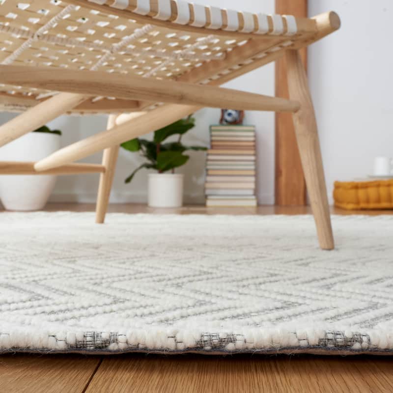 SAFAVIEH Handmade Natura Kazumi Wool Fringe Rug