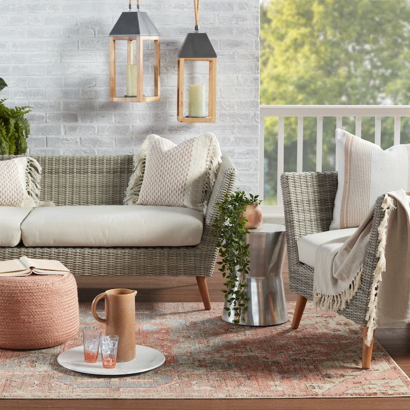 Priyah Indoor/ Outdoor Medallion Pink/ Gray Area Rug
