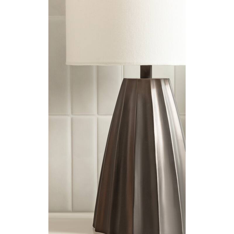 Kate and Laurel Ciji Scalloped Table Lamp - 8x8x17