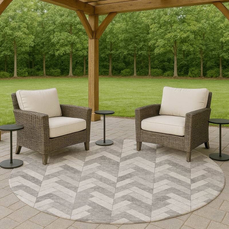 Machine Washable Indoor/ Outdoor Modern Chevron Chantille Rug - Silver - 8' x 8'