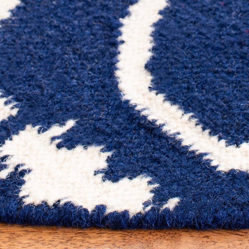 SAFAVIEH Handmade Flatweave Dhurries Lamprini Modern Moroccan Wool Rug