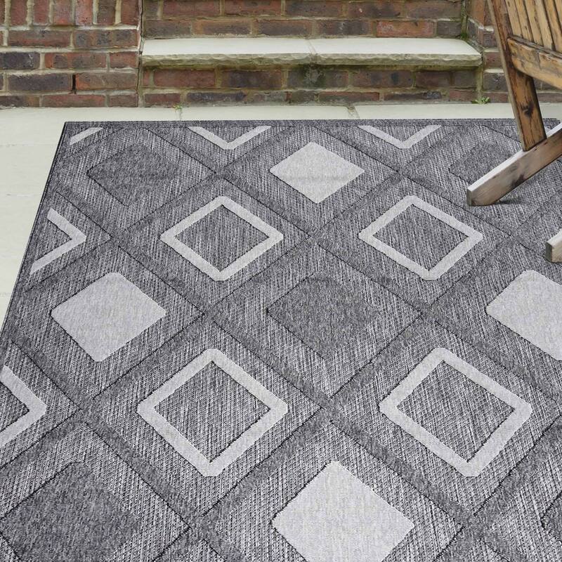 Superior Geometric Diamond Lattice Indoor Outdoor Area Rug