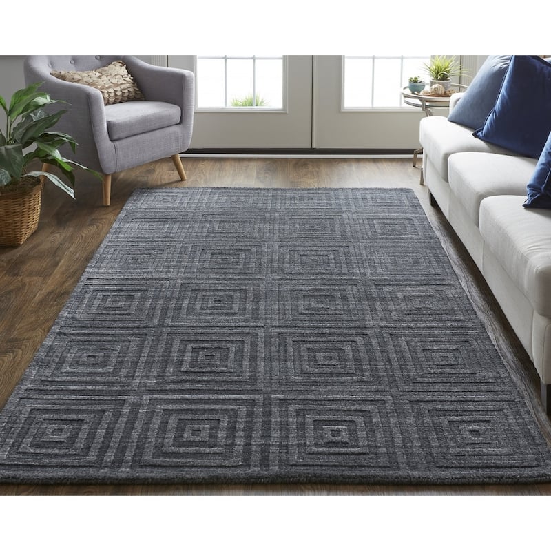 Vetu Traditional Woven Area Rug By HomeRoots - 2' x 3'