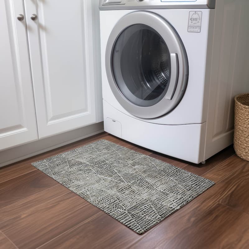 Machine Washable Indoor/ Outdoor Chantille Modern Diamonds Rug - Gray - 1'8" x 2'6"