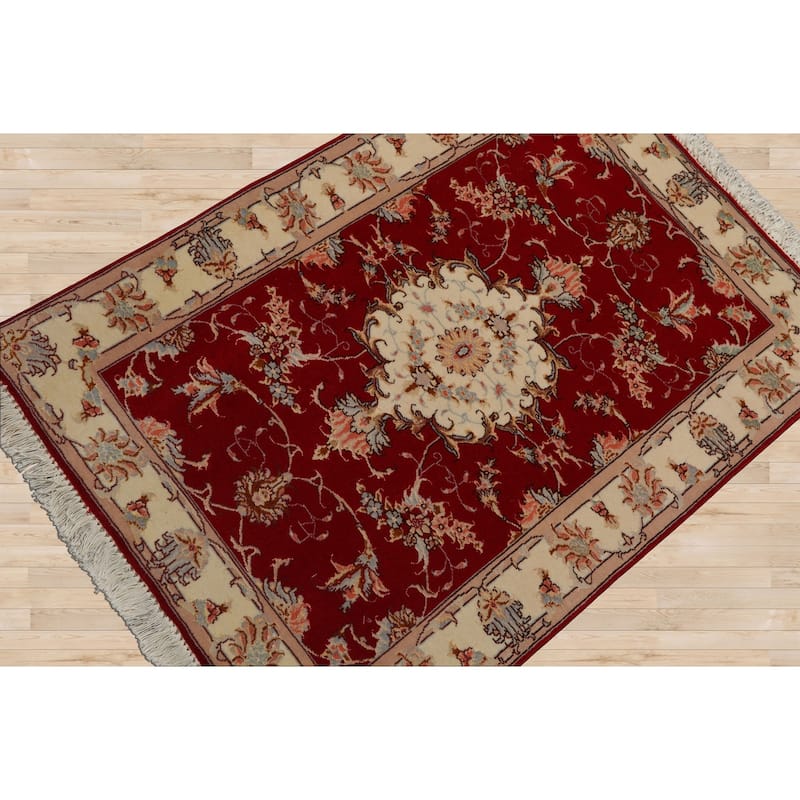 2'3''x3'3'' Hand Knotted Wool Red Traditional 300 KPSI Rug - 2' 3'' x 3' 3''