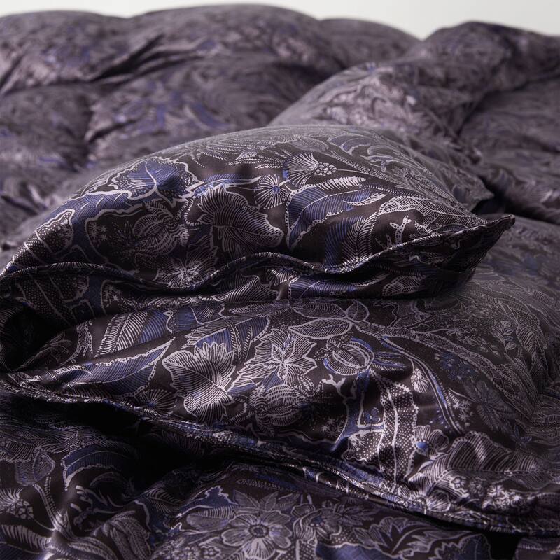 All Season Luxurious Silk Covered 93% White Goose Down Comforter