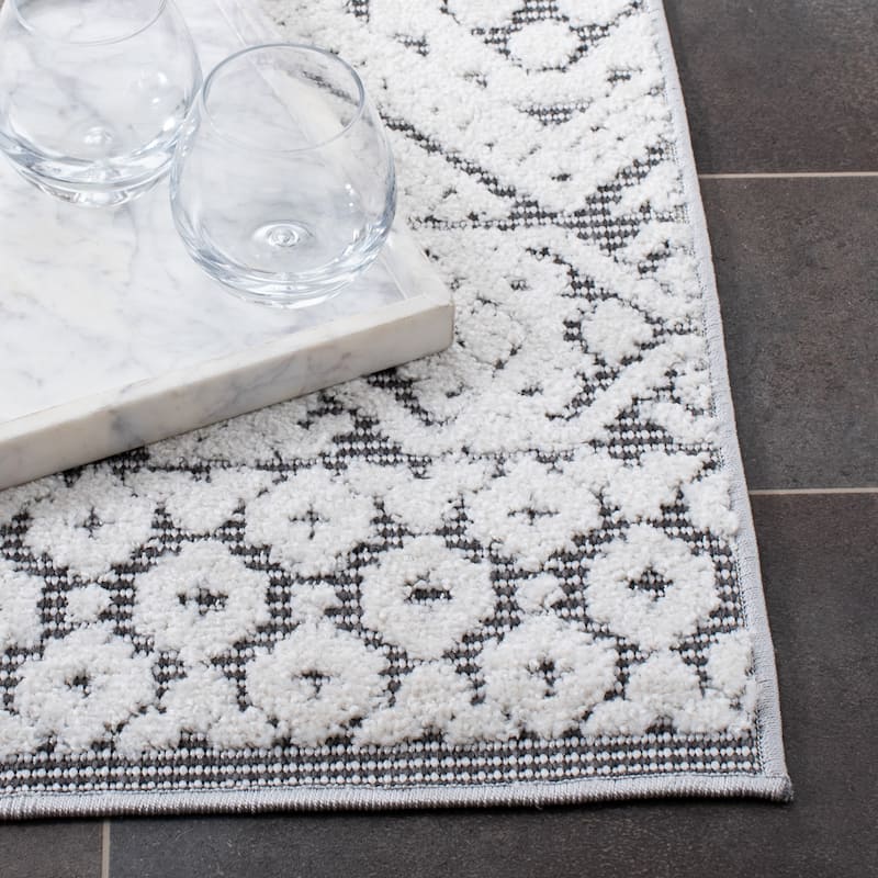 SAFAVIEH Cabana Ioana Indoor/ Outdoor Waterproof Patio Rug