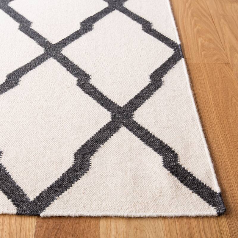 SAFAVIEH Handmade Flatweave Dhurries Cerys Modern Wool Rug