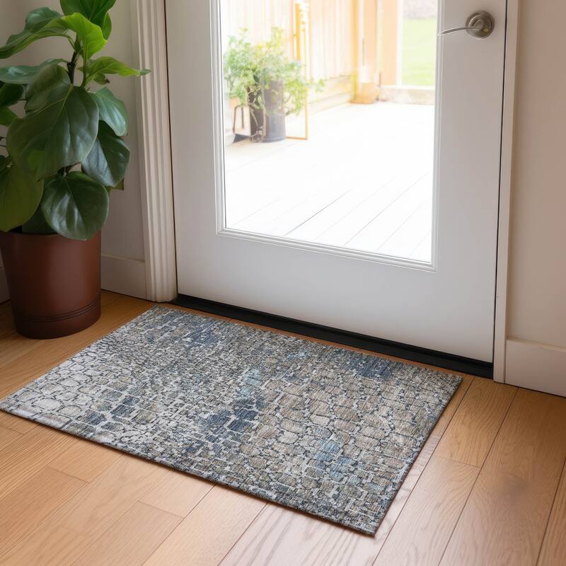 Machine Washable Indoor/ Outdoor Modern Cobble Chantille Rug - Silver - 1'8" x 2'6"