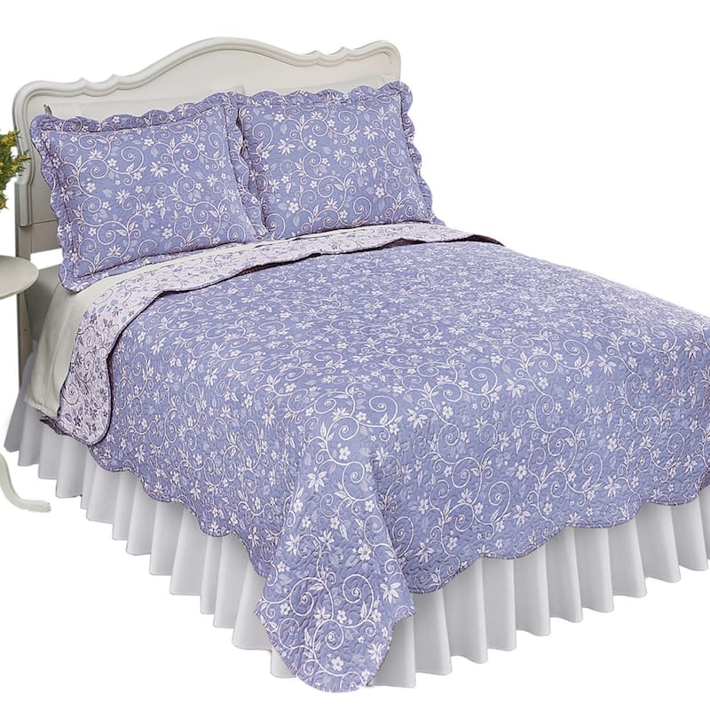 Reversible Floral Quilt with Scalloped Edges