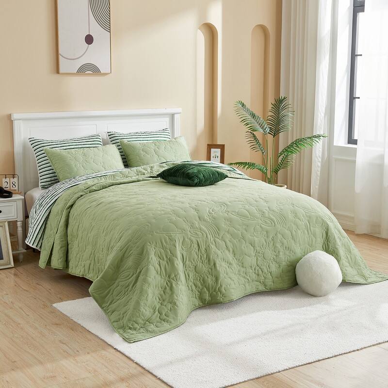 Wonderful Solid Quilt Set with Star with Vibrant Embroidered Patterns