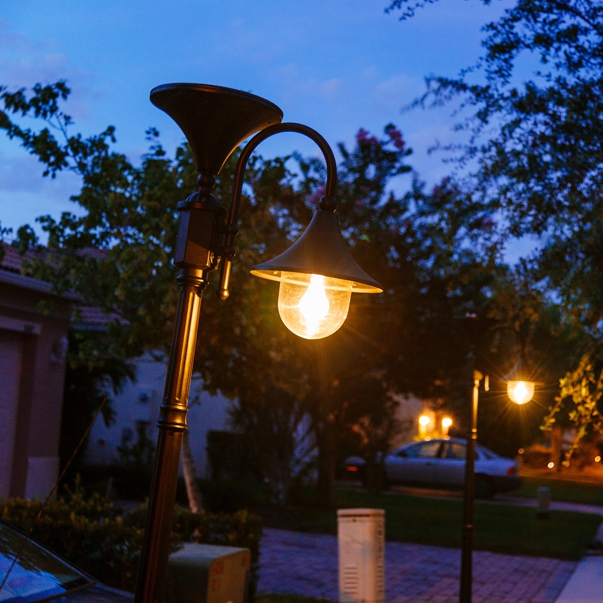 Gama sonic everest online solar lamp post